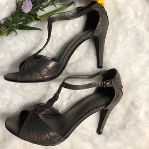 🎉 PEWTER t-strap heels! Excellent condition!